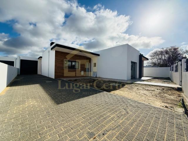 Moradia T3 térrea lote de 507m2 piscina Azeitão