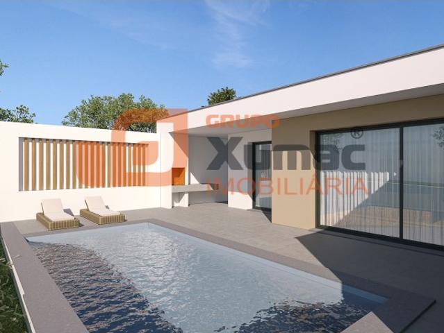 Moradia T3 térrea no Nadadouro com piscina