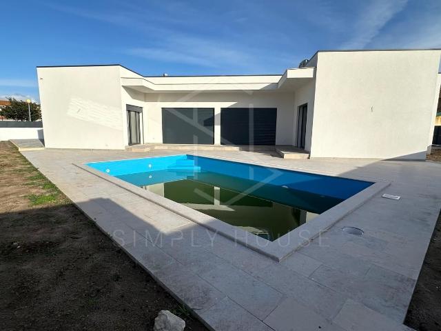 Moradia T3 Térrea Nova | Piscina Turquel, Alcobaça