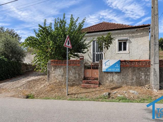 MORADIA T3 TÉRREA PARA REMODELAR | TERRENO 3.400 M2 | TORRES NOVAS