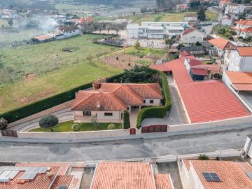Moradia T3 tipo chalé + Pavilhão anexo 1000m2