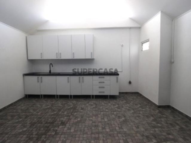 Moradia T2 +1 Totalmente Reconstruída em Sarilhos Pequenos Moita