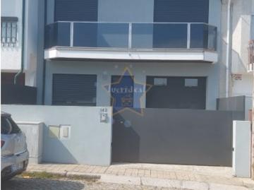 Moradia T3, totalmente remodelada