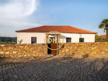 Moradia T3 Totalmente Remodelada com Escritório e Cave Adaptável a T2