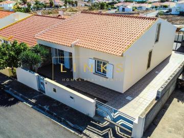 Moradia T3 Totalmente Remodelada – Conforto e Estilo em Cada. 121m² Porto Santo