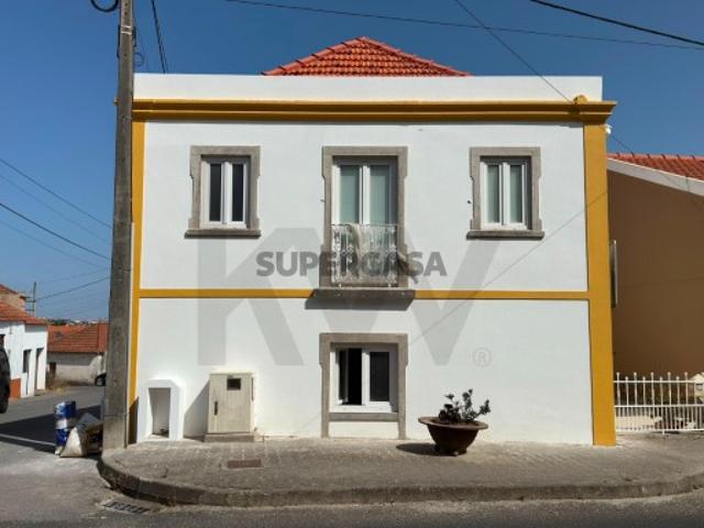 Moradia T3 totalmente remodelada em Ribamar Lourinhã, a poucos minutos do mar