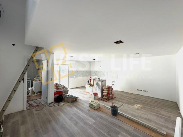 Moradia T1 totalmente remodelada, ótima exposição solar e vista completamente desafogada A Dos Cunhados