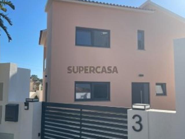 Moradia T3 Totalmente Renovada Às Portas da Ericeira Pronta a Habitar