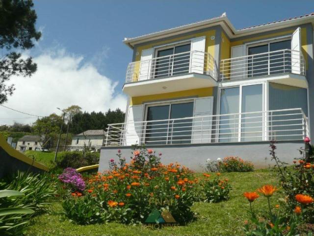 Moradia T3 única na Madeira, vistas mar 162m² Prazeres