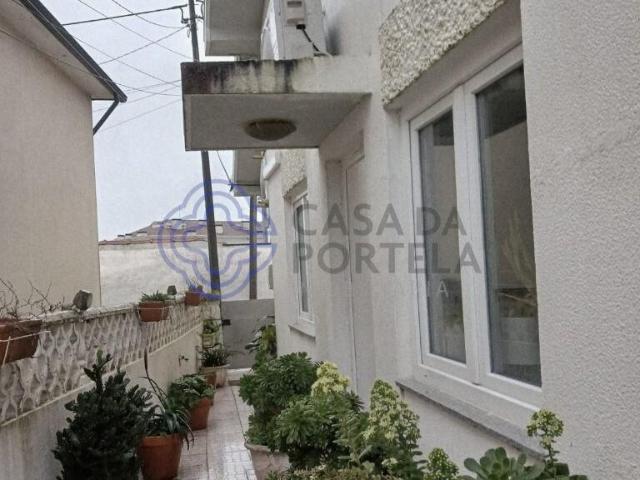 Moradia teria arrendada. 84m² Mafamude