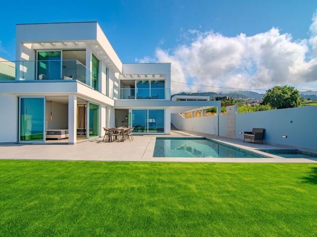 Moradia T3 Vista Mar Com Piscina 197m² Canhas