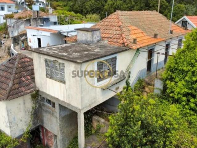 Moradia T3 Vista Mar e Excelente Exposição Solar lote 879 m2 Calheta