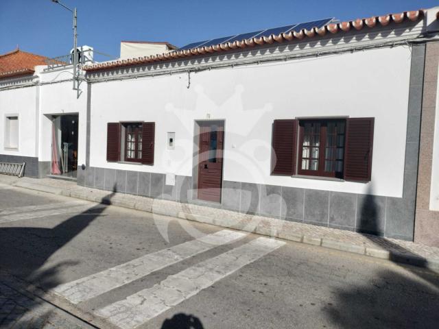 Moradia T3 +1 com anexo e garagem