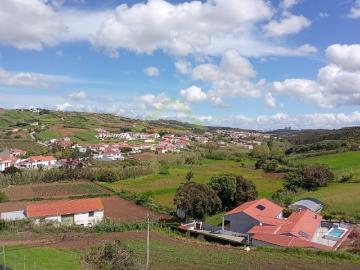Moradia T3 +1 com espaço exterior e vista campo a minutos das Praias