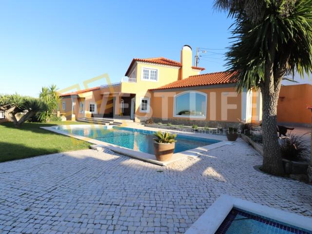Moradia T3 +1 com Piscina e Soberba Vista sobre o Mar e a Serra de Sintra Sintra