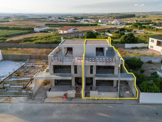 Moradia T3 + 1 | Garagem | Terraço com vista mar | Perto das Praias