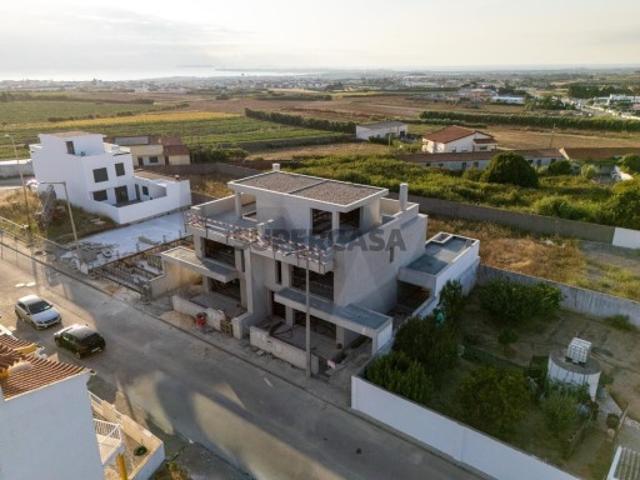 Moradia T3 + 1 | Garagem | Terraço com vista mar | Perto das Praias