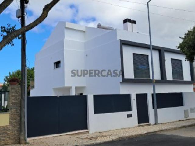 Moradia T3 + 1,em São Domingos de Rana Cascais