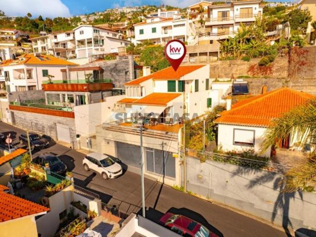 Moradia T3 + 1 no Jardim Botânico com Vista Deslumbrante sobre a Baía do Funchal