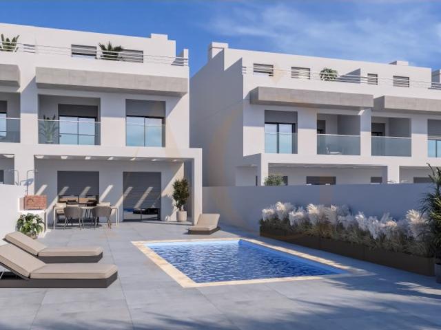 Moradia T3 +2 com Piscina, Jardim, Garagem a 5min a pé da Praia da Lota