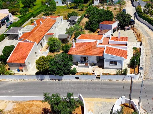 Moradia T3 + 2 Anexos Independentes em Alvor 105m² Alvor