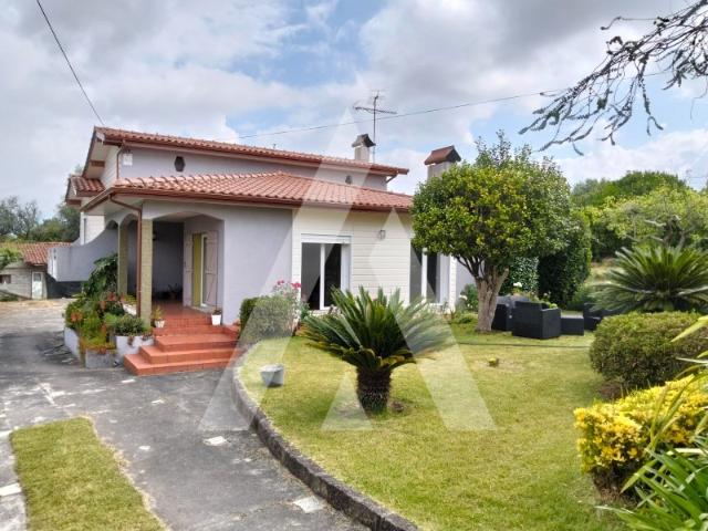 Moradia T3 + 2, em Moreira de Geraz do Lima