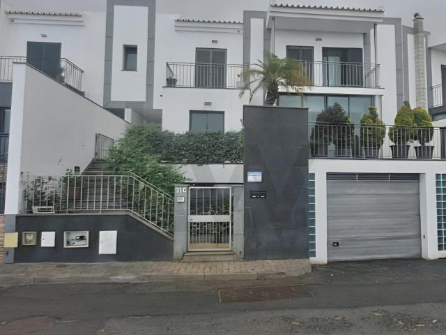 Moradia T3 333m² Santo António Funchal