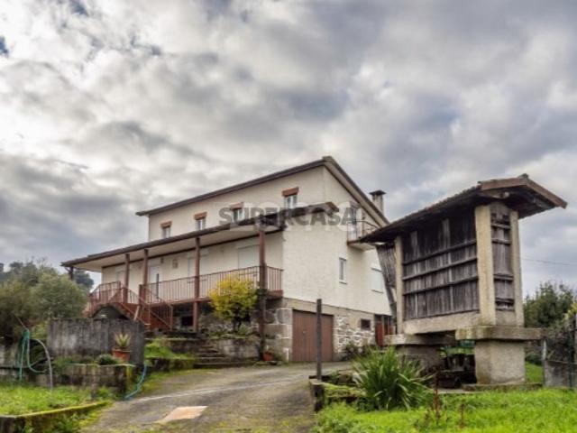 Moradia T3 + 3 com vistas amplas | Terreno e anexos Souto de Lafões