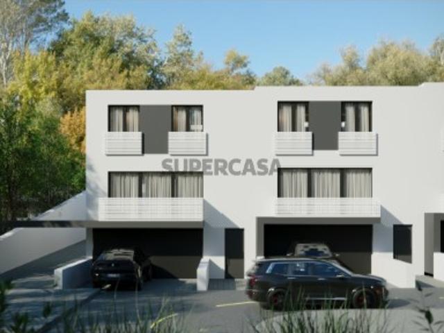 Moradia T3 3 suítes | Master suíte c/ 23 m2 + walk in closet | Sala + cozinha c/ 69 m2 | Terraço