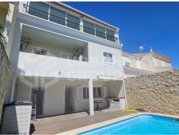Moradia T3 + 4 em Faro 127m² Montenegro