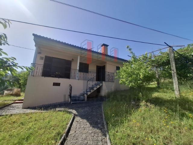 Moradia T3 com 10500m2 de terreno