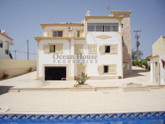 Moradia T 14 Com piscina, ideal para Hostel ou Lar, em Albuf. 0m² Albufeira e Olhos de Água