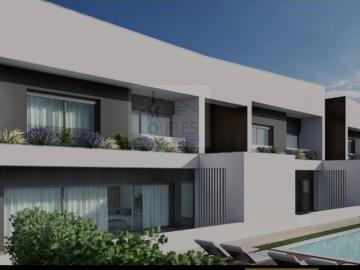 Moradia T 4 em condomínio com piscina