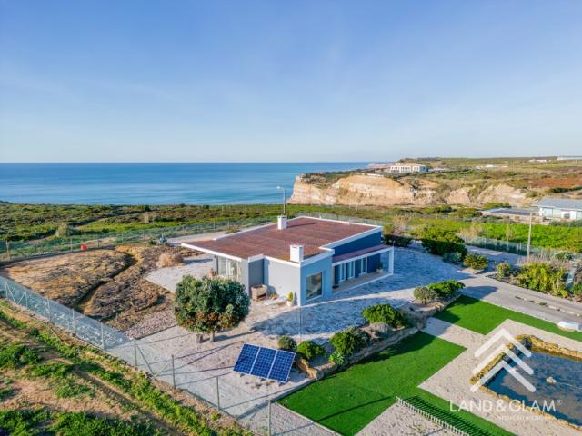 Moradia Térrea 1ª Linha de mar Praia da Calada Oportunidade única