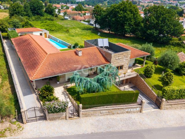 Moradia Térrea T3 + T1 com Piscina em Santa Eulália – Vizela