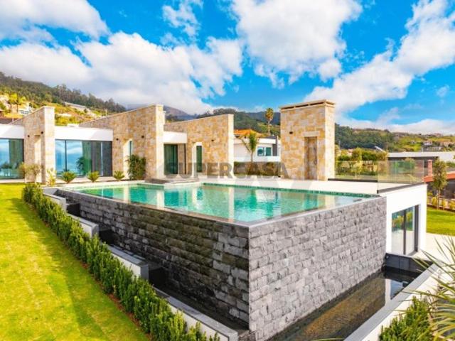 Moradia Térrea, T3 Totalmente Mobilada e equipada! Piscina, solário com mais de 200m2, vista mar!