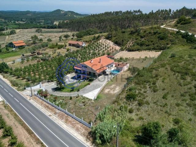 Moradia térrea T3, com garagem para + de 8 carros Cercal,Cad. 210m² Lamas e Cercal