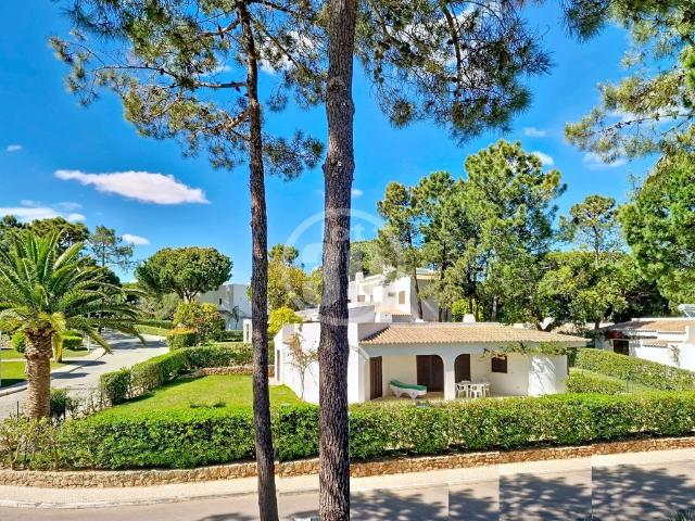 Moradia Térrea T3 com Jardim e Terreno de 800 m² Balaia Vi. 160m² Albufeira e Olhos de Água