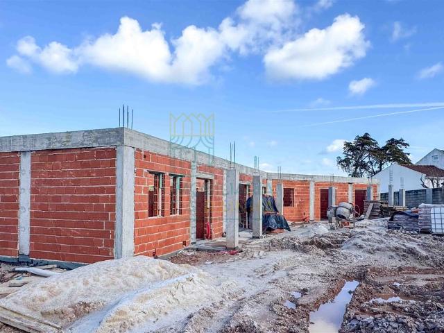 Moradia Térrea T3 com Piscina e Garagem | Lote 1.200 m² | Pr. 300m² Salir De Matos
