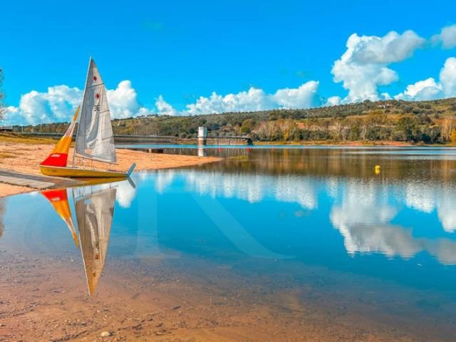 Moradia térrea T3 com piscina e garagem nos Foros do Mocho, Montargil