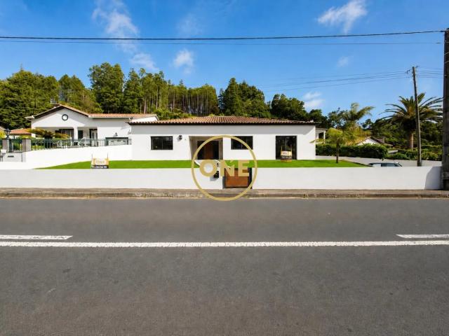 Moradia Térrea T3 com Piscina – Furnas, São Miguel