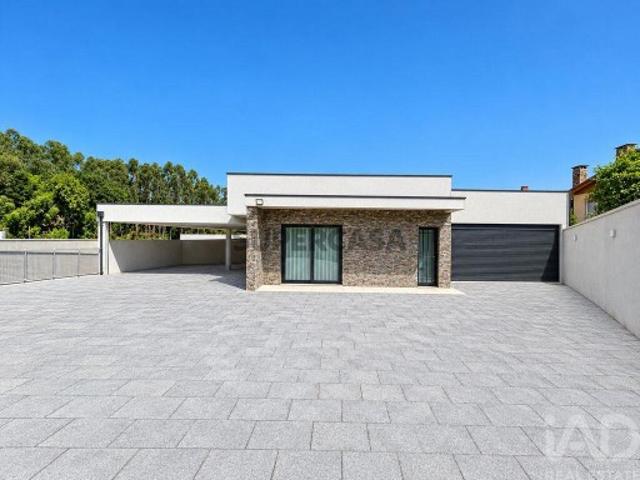 Moradia térrea T3 em Vila Verde e Barbudo de 173 m²