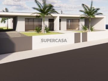 Moradia térrea T3 em Alvarães, V.C