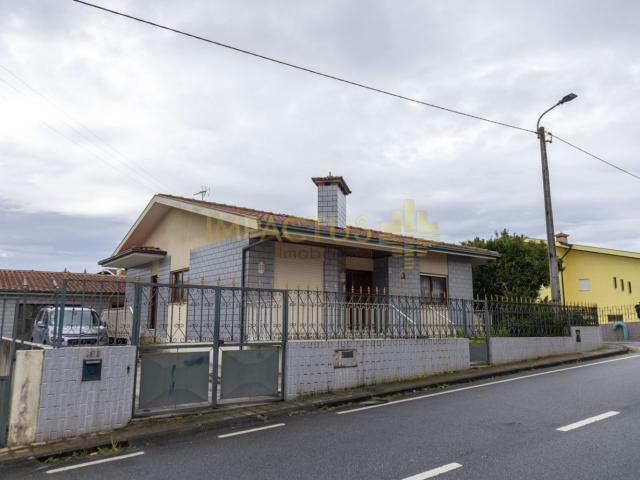 Moradia térrea T3 em S. Mamede do Coronado
