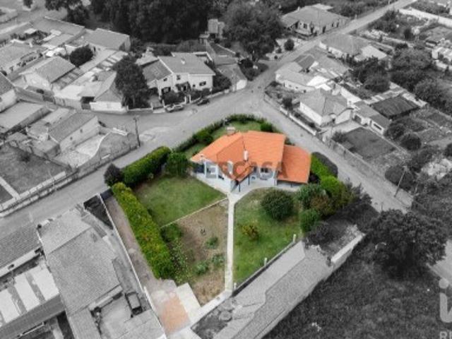 Moradia térrea T3 em Serzedo e Perosinho de 138 m²