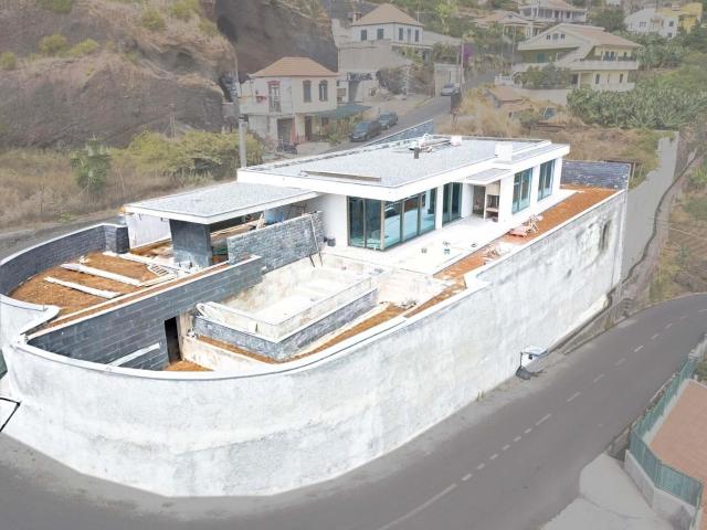 Moradia Térrea T3 – Nova Construção Elegância e conforto 258m² Ribeira Brava