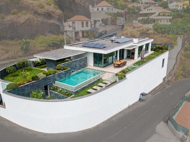 Moradia Térrea T3 – Nova Construção Elegância e conforto 258m² Ribeira Brava