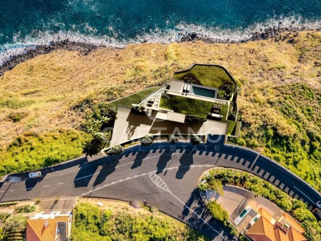 A Elegância de Viver Num Só Piso | Moradia T3 Contemporânea | Ribeira Brava