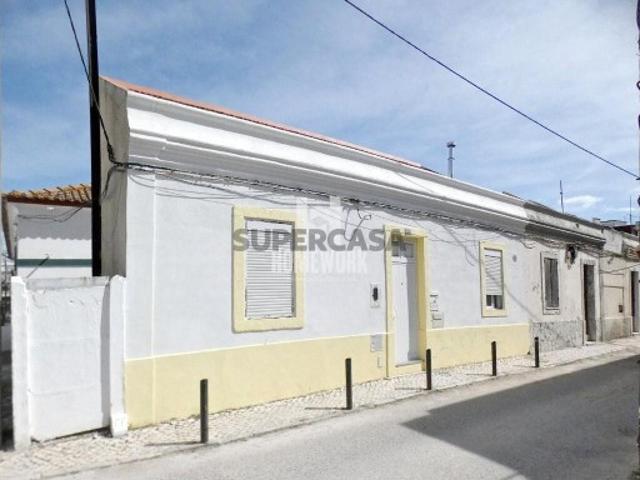 Moradia Térrea T1+1 no centro do Barreiro