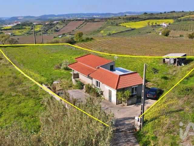 Moradia térrea T1 em Dois Portos e Runa de 74 m²
